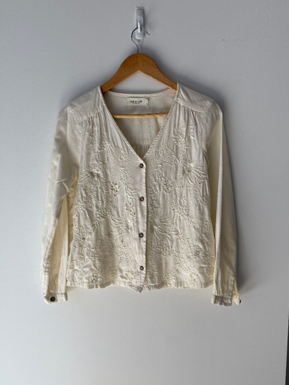 Indi & Cold Made in Spain Cream Cotton-linen Blouse, Size Small